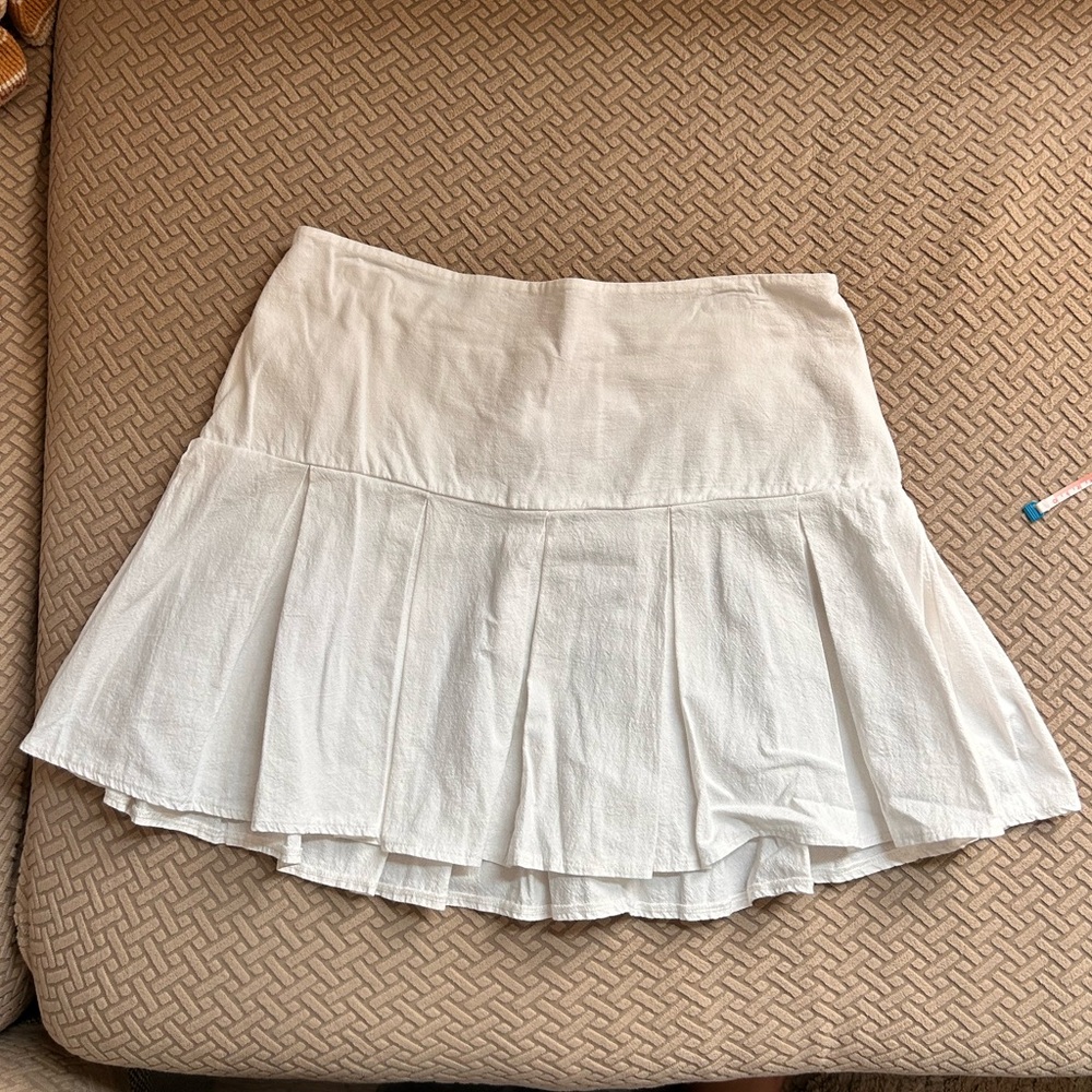 L URBAN Romantics Pleated Skirt
